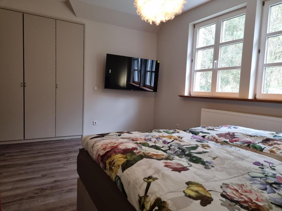 5 Sterne Bahnhoftraum, Appartement "Waldliebe" 133Qm, Grosse Terrasse 70Qm, Qr Code Scannen Fuer Virtuellen Rundgang, Premium Ausstattung 布劳恩费尔斯 外观 照片